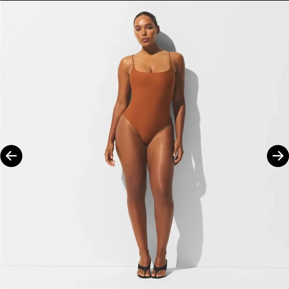 Sw63. NWT skims classic swim square neck scoop one piece size medium/xl🧡bronze